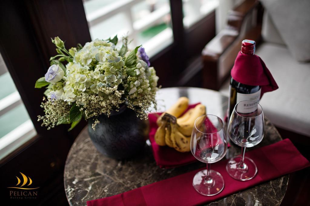 Pelican Classic Cruise Ha Long Rum bild